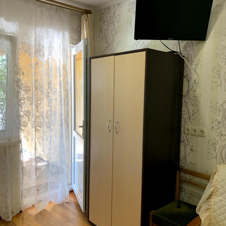 Guest House Santin Chornomorsk Buitenkant foto