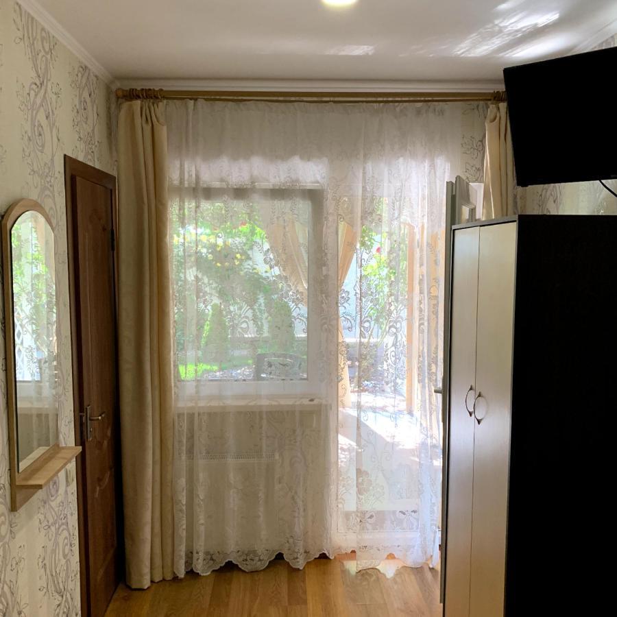 Guest House Santin Chornomorsk Buitenkant foto