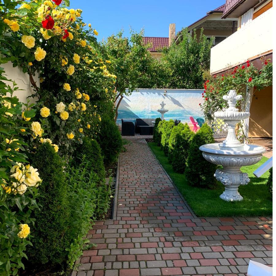 Guest House Santin Chornomorsk Buitenkant foto