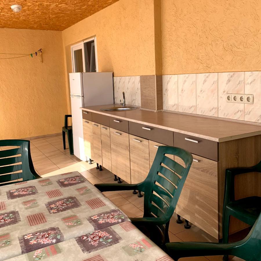 Guest House Santin Chornomorsk Buitenkant foto