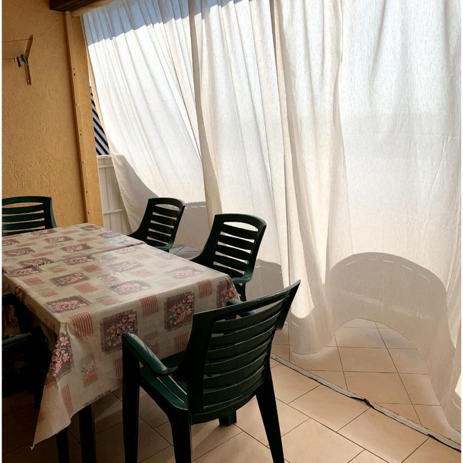 Guest House Santin Chornomorsk Buitenkant foto