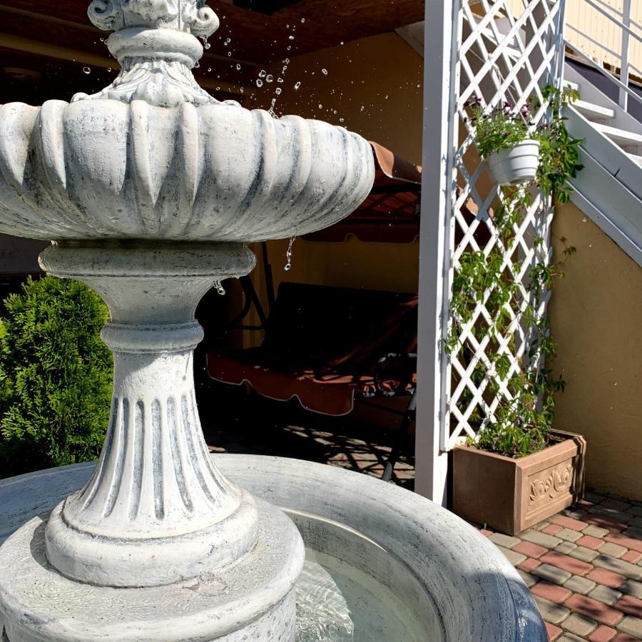 Guest House Santin Chornomorsk Buitenkant foto
