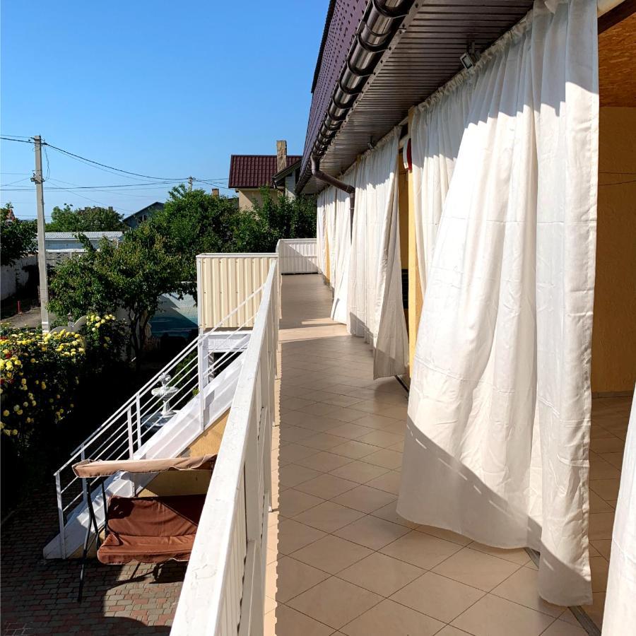 Guest House Santin Chornomorsk Buitenkant foto