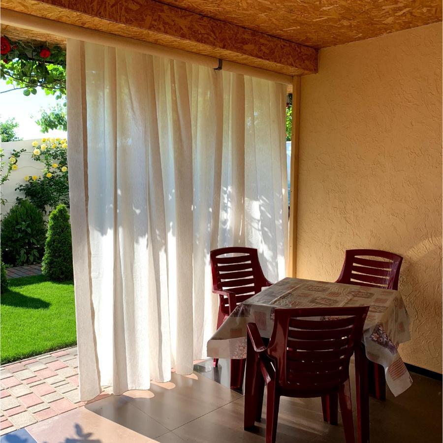 Guest House Santin Chornomorsk Buitenkant foto