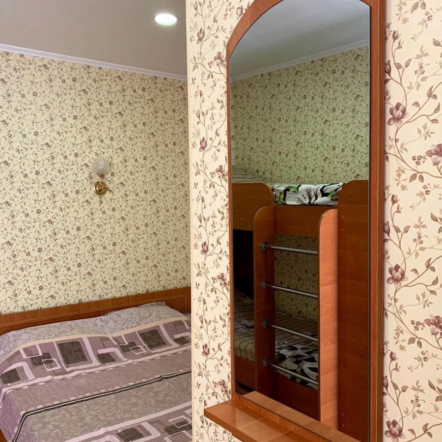 Guest House Santin Chornomorsk Buitenkant foto