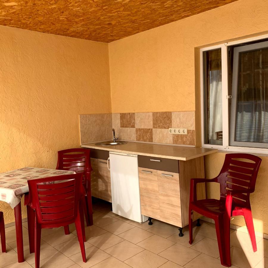 Guest House Santin Chornomorsk Buitenkant foto