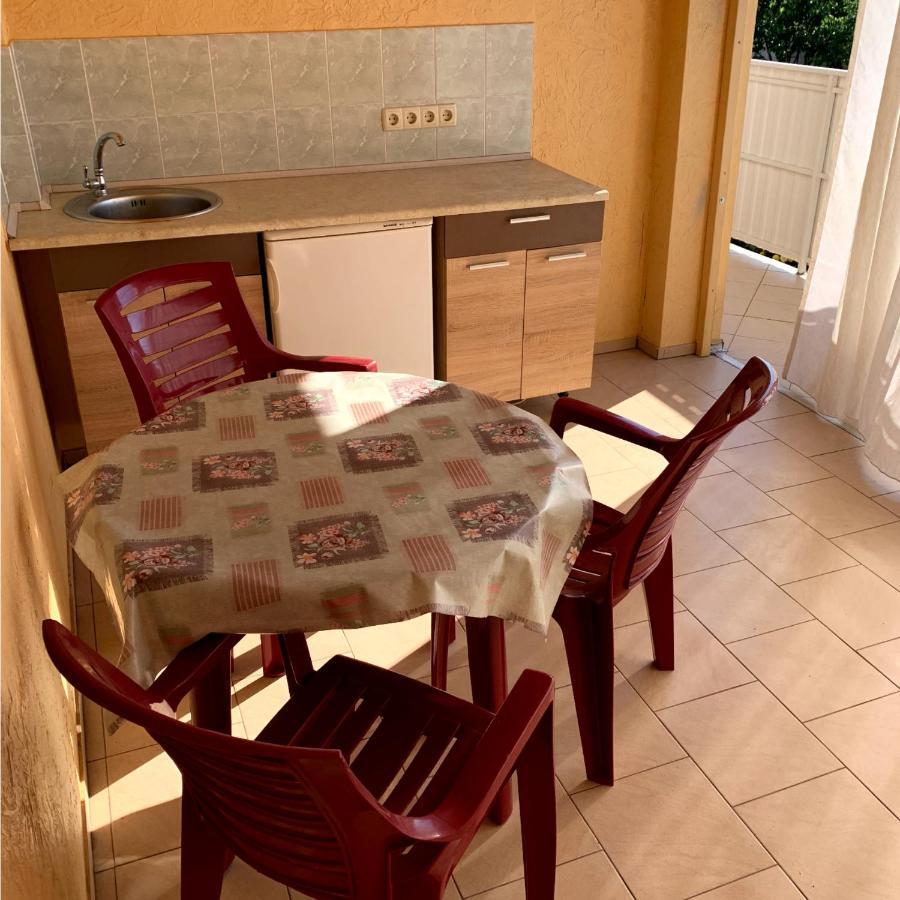 Guest House Santin Chornomorsk Buitenkant foto