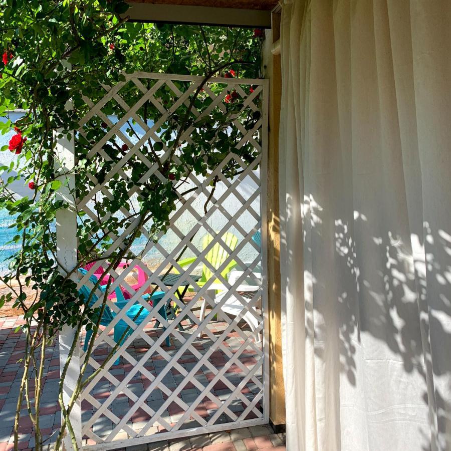 Guest House Santin Chornomorsk Buitenkant foto